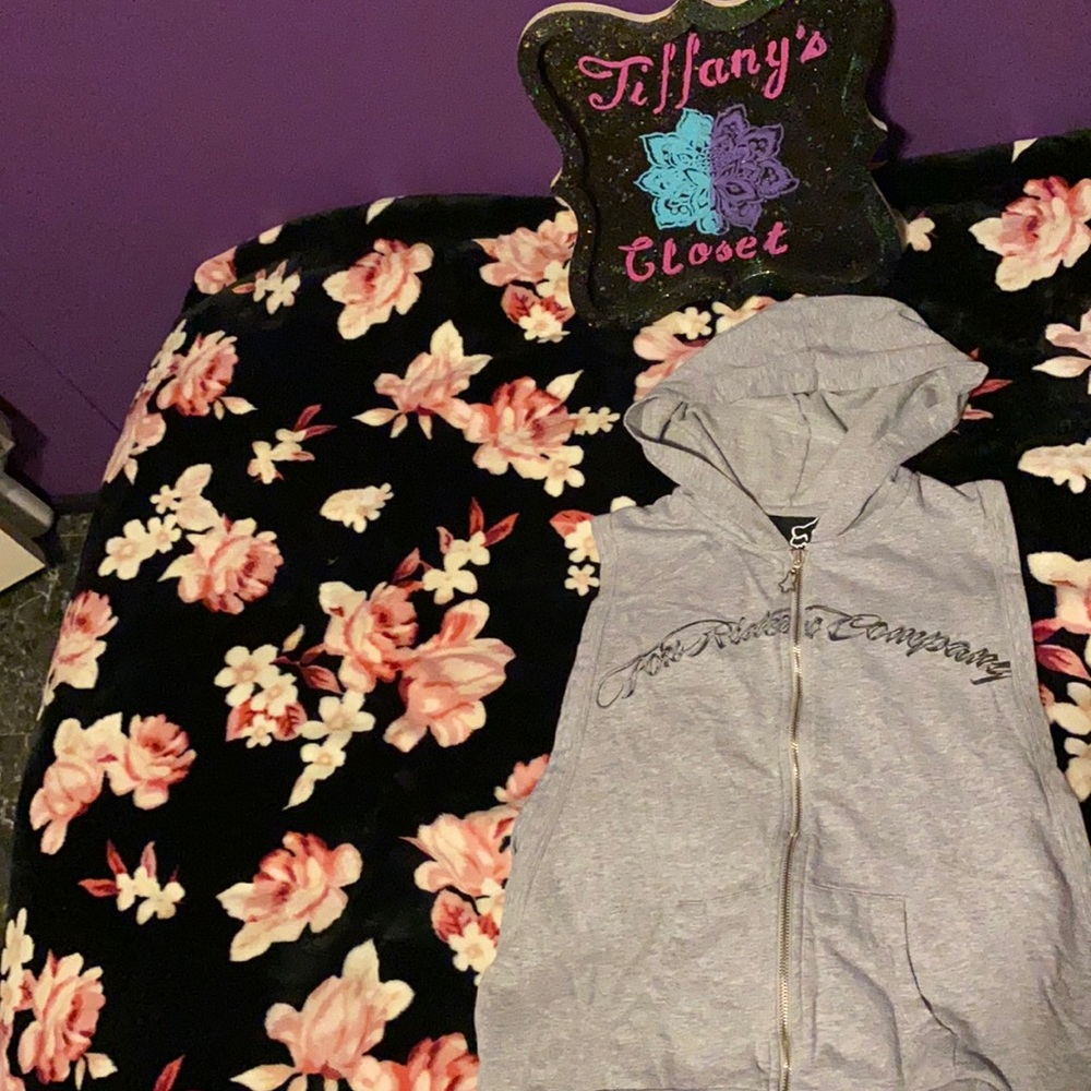 Fox Racing Embroidered Sleeveless Vest.